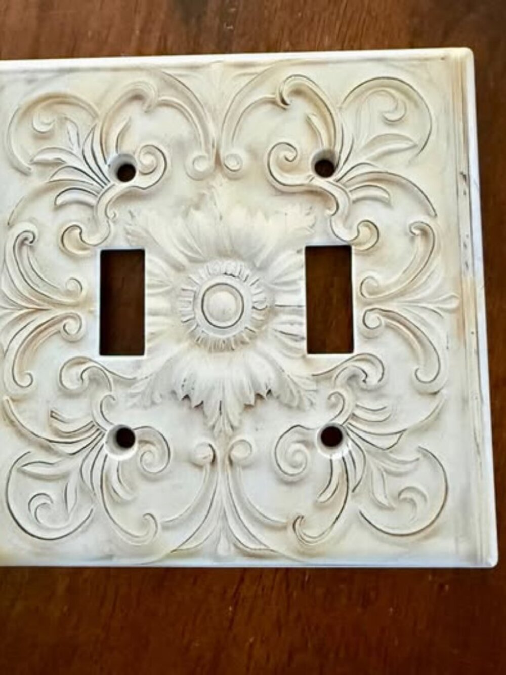 Light Switch Cover Antique White Decorative 3D Floral Double Light Wall Plate